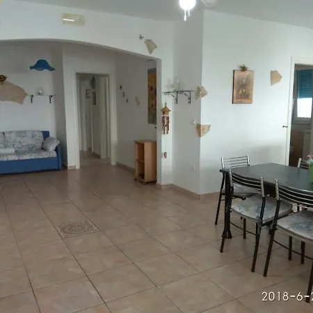 Casa Vacanza Valentina Марина-ди-Манкаверса
