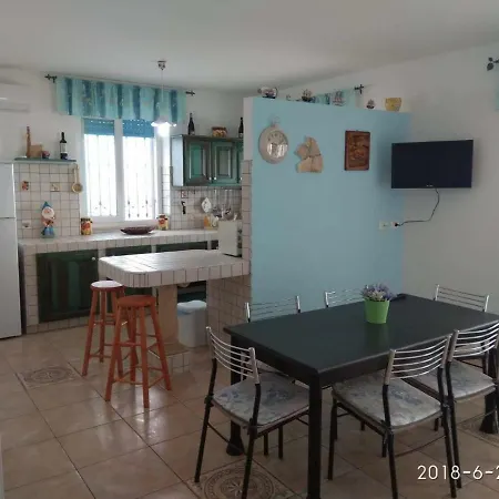 Casa Vacanza Valentina Марина-ди-Манкаверса